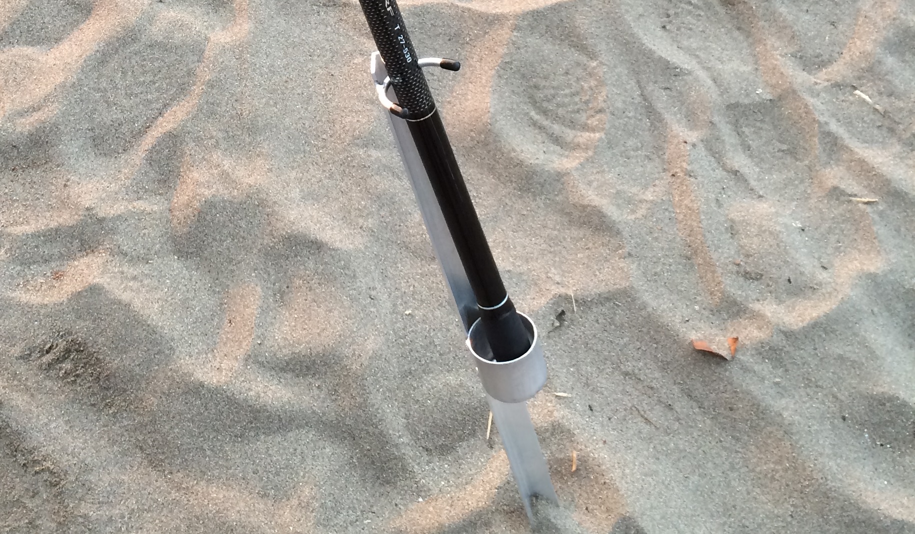 竿受け 砂浜での置き竿に便利な サーフスタンド がおすすめ Red Wave